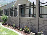 <b>Brown Granite Ecostone Simtek Fence mixed with Aluminum</b>